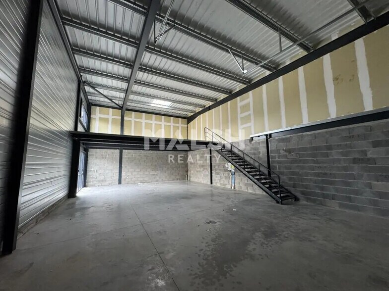 Flex in Andrézieux-Bouthéon for lease - Interior Photo - Image 2 of 4