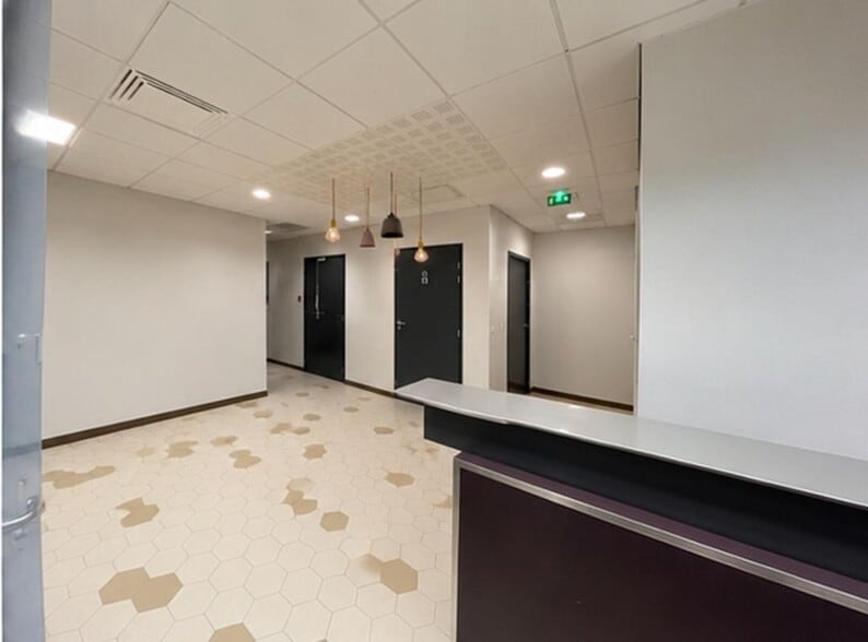 21 Avenue De La Baltique, Villebon-sur-Yvette à louer - Photo du bâtiment - Image 3 de 14