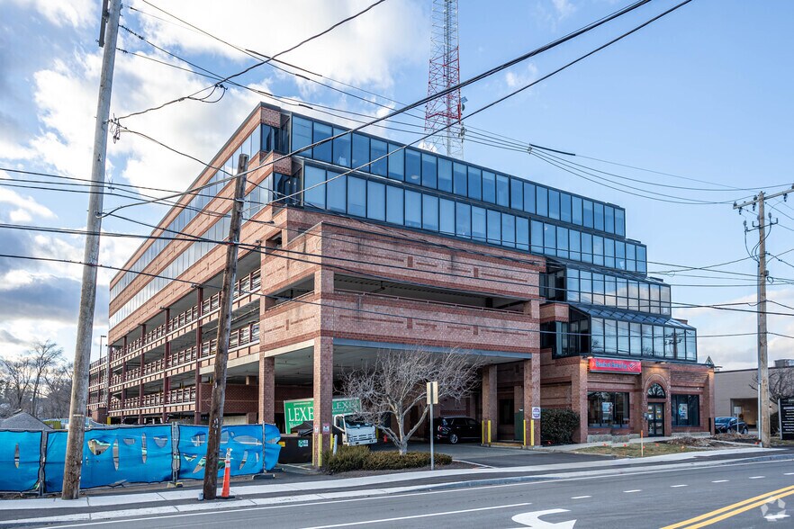 233 Needham St, Newton, MA à louer - Photo du bâtiment - Image 2 de 5