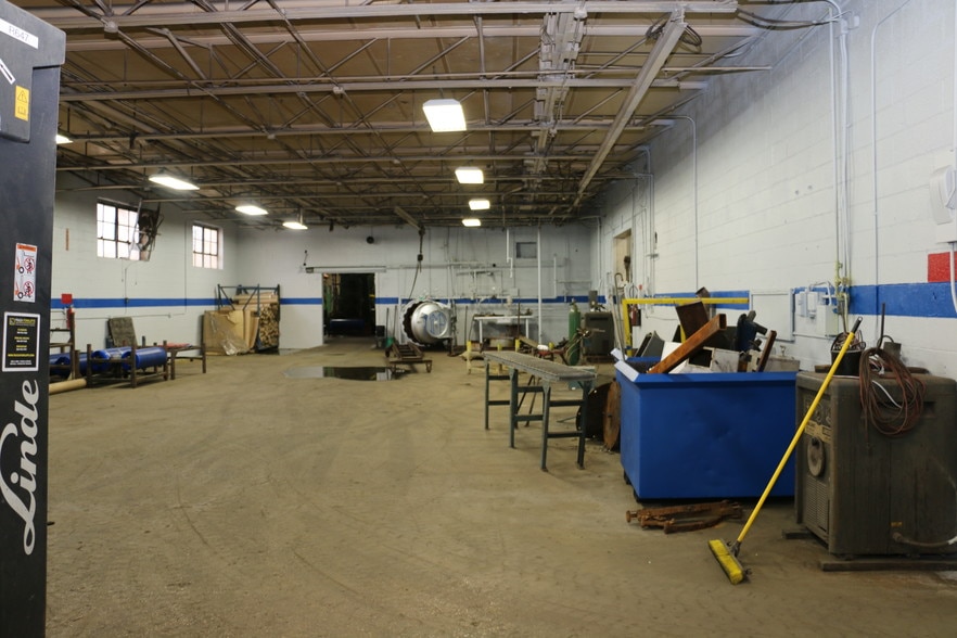 28530 Reynolds St, Inkster, MI for lease - Interior Photo - Image 3 of 42