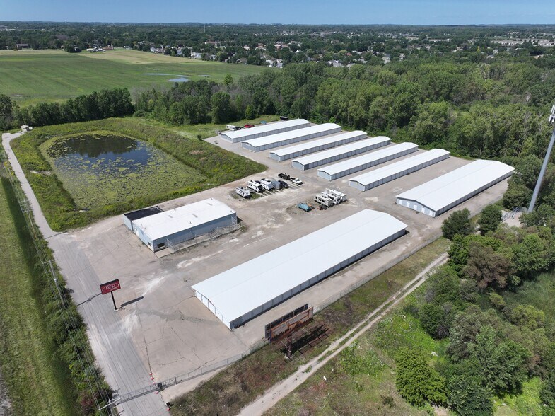 1816 W Northland Ave, Grand Chute, WI à vendre - Photo du bâtiment - Image 3 de 7