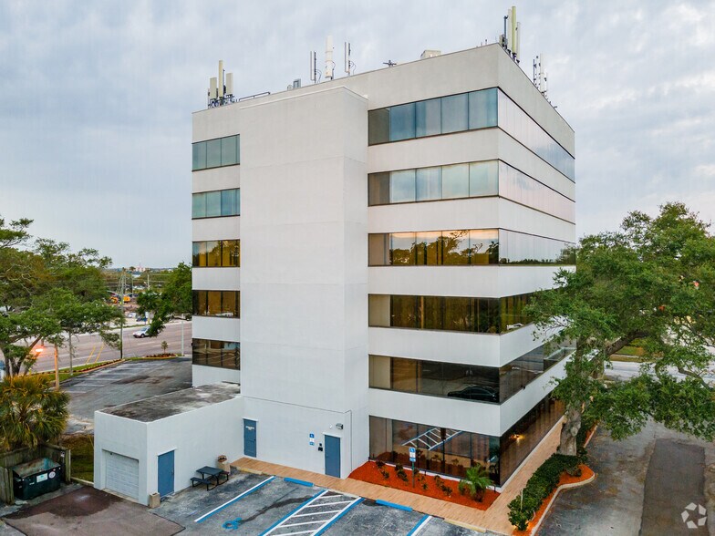 3000 Gulf To Bay Blvd, Clearwater, FL à louer - Photo du bâtiment - Image 3 de 16