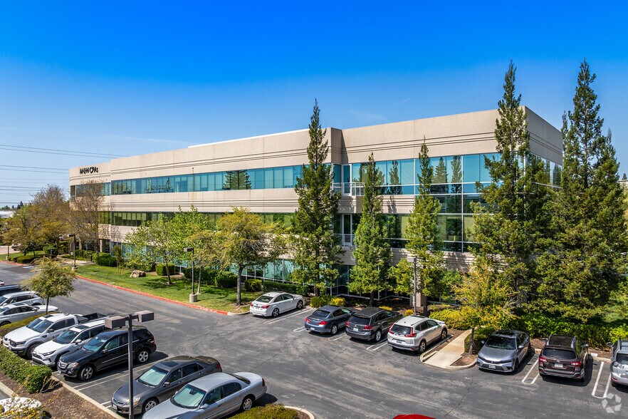 2901 Douglas Blvd, Roseville, CA à louer - Photo du bâtiment - Image 2 de 5