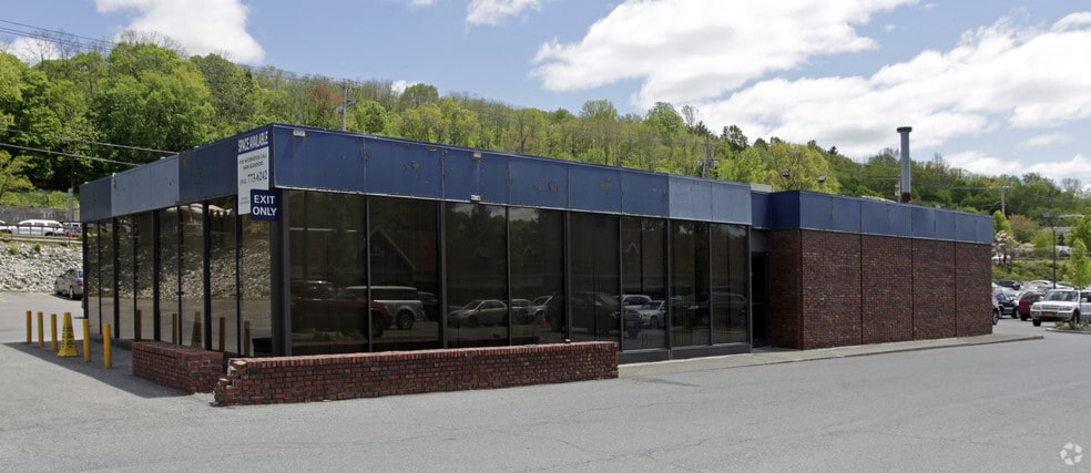 711 N Bedford Rd, Bedford Hills, NY for lease - Primary Photo - Image 1 of 2