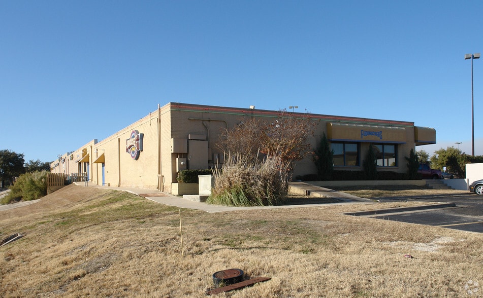 2301 E Central Texas Expressway, Killeen, TX à louer - Photo du bâtiment - Image 2 de 22