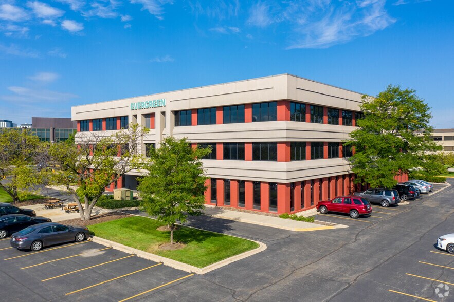 823 Commerce Dr, Oak Brook, IL à louer - Photo principale - Image 1 de 16