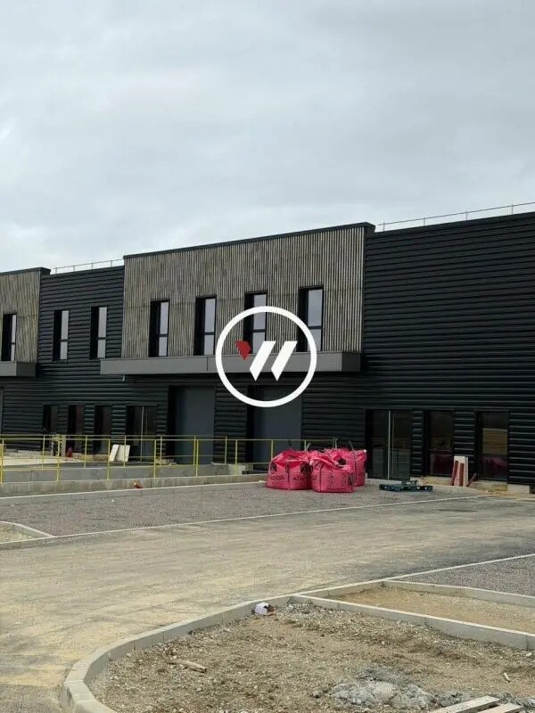 Flex in Puiseux-en-France for lease Building Photo- Image 1 of 8