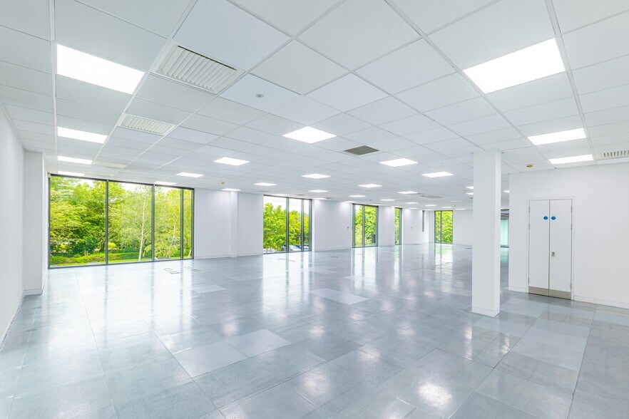 Seebeck Pl, Milton Keynes for lease - Interior Photo - Image 2 of 16