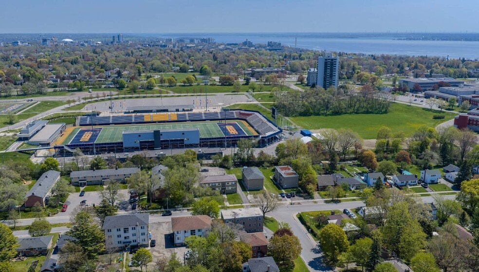 304 Yonge St, Kingston, ON à vendre - Aérien - Image 2 de 11