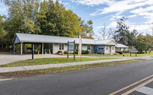 Plus de détails pour 311 NE Crawford St, Mayo, FL - Bureau à vendre