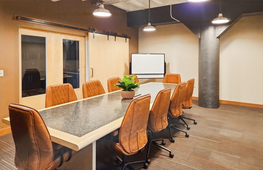 540 N Broadway, Green Bay, WI for lease - Interior Photo - Image 2 of 24