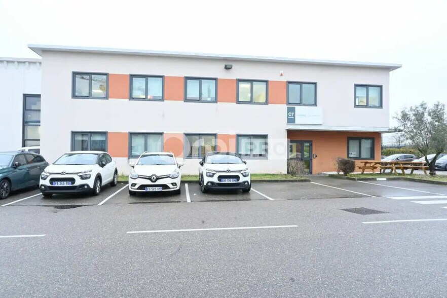 Bureau dans Meyzieu à louer - Photo du bâtiment - Image 2 de 3