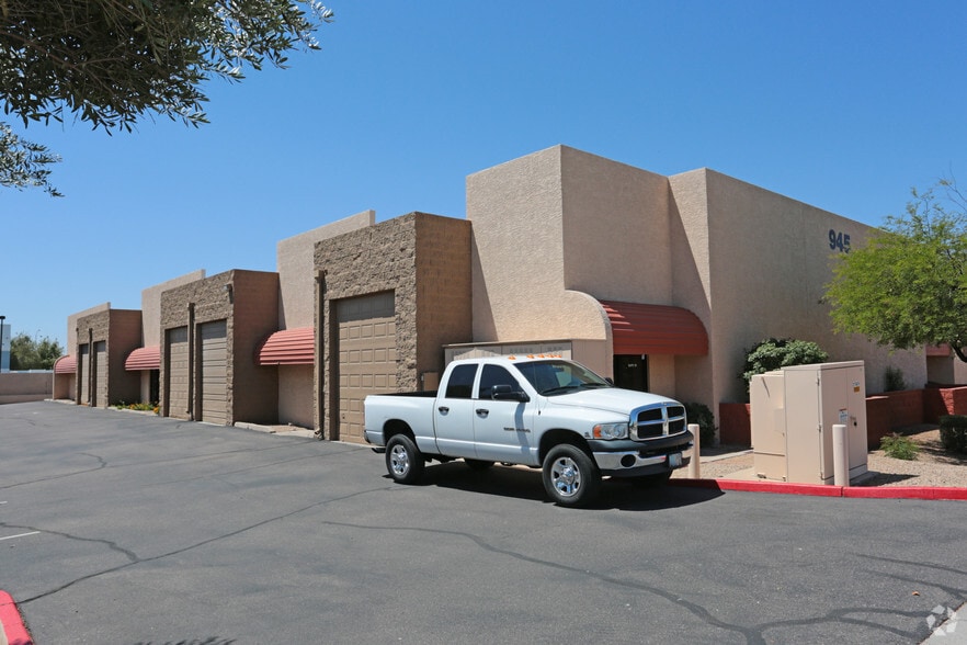 945 E Juanita Ave, Mesa, AZ for lease - Primary Photo - Image 1 of 6