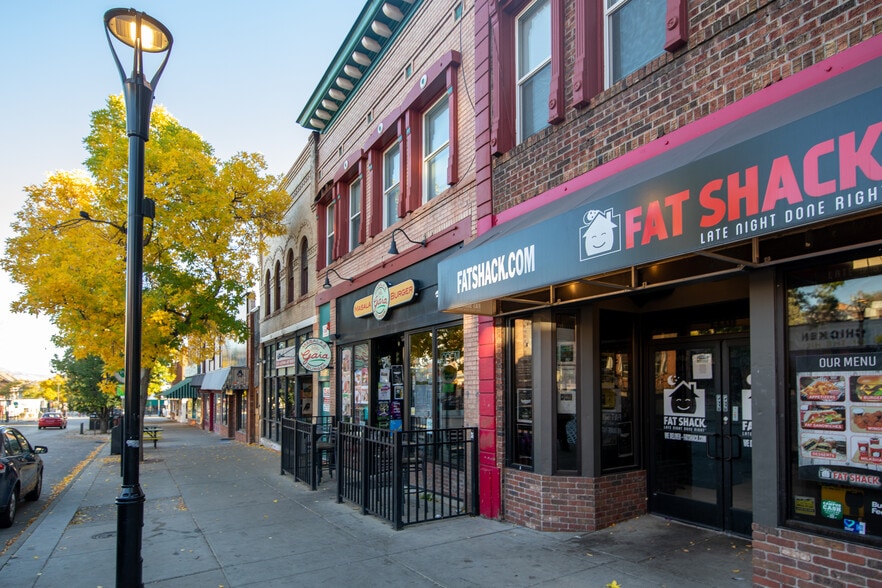 13th St & College Ave portfolio of 2 properties for sale on LoopNet.ca - Building Photo - Image 3 of 27