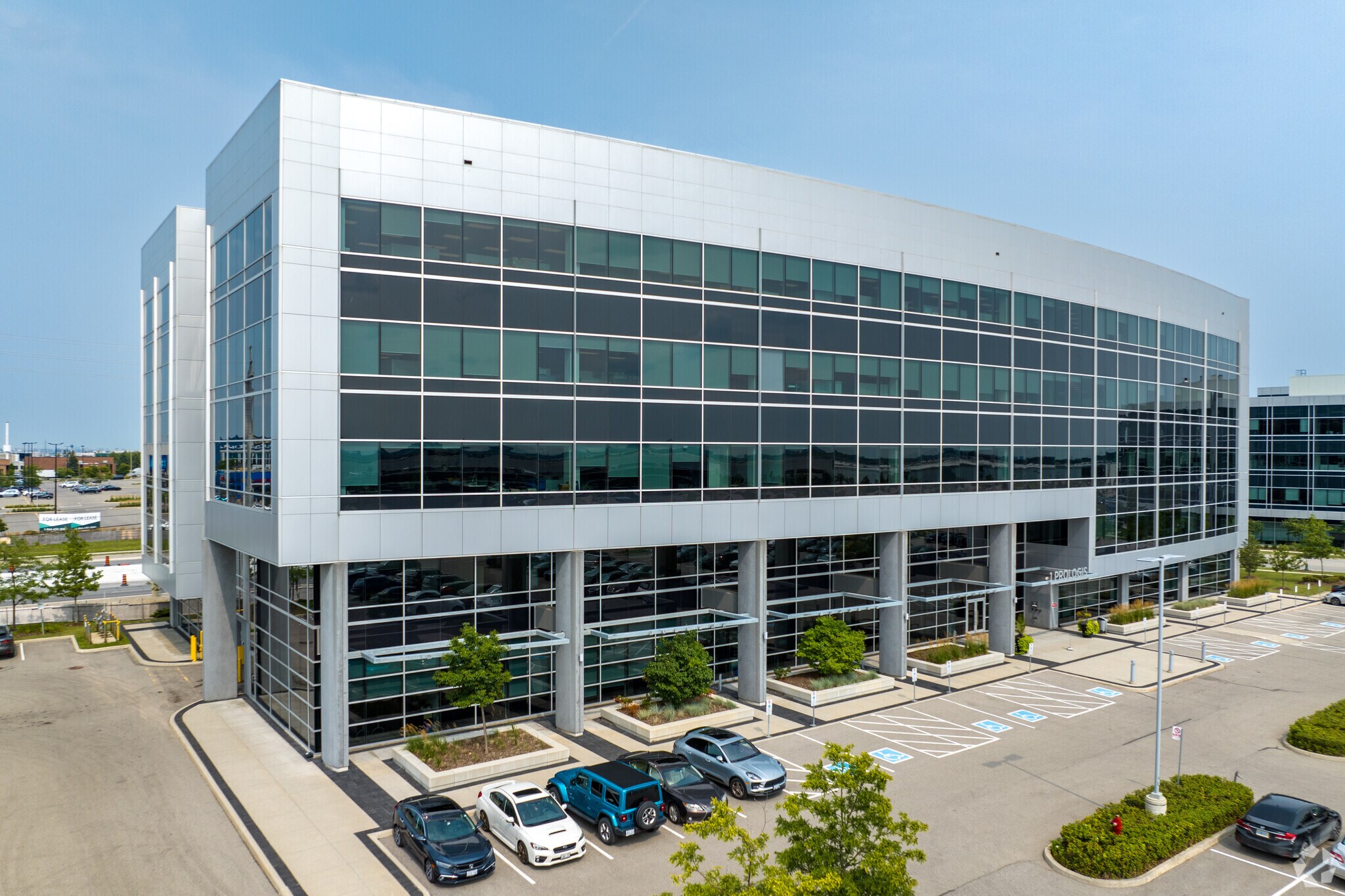 1 Prologis Blvd, Mississauga, ON à vendre Photo du bâtiment- Image 1 de 1