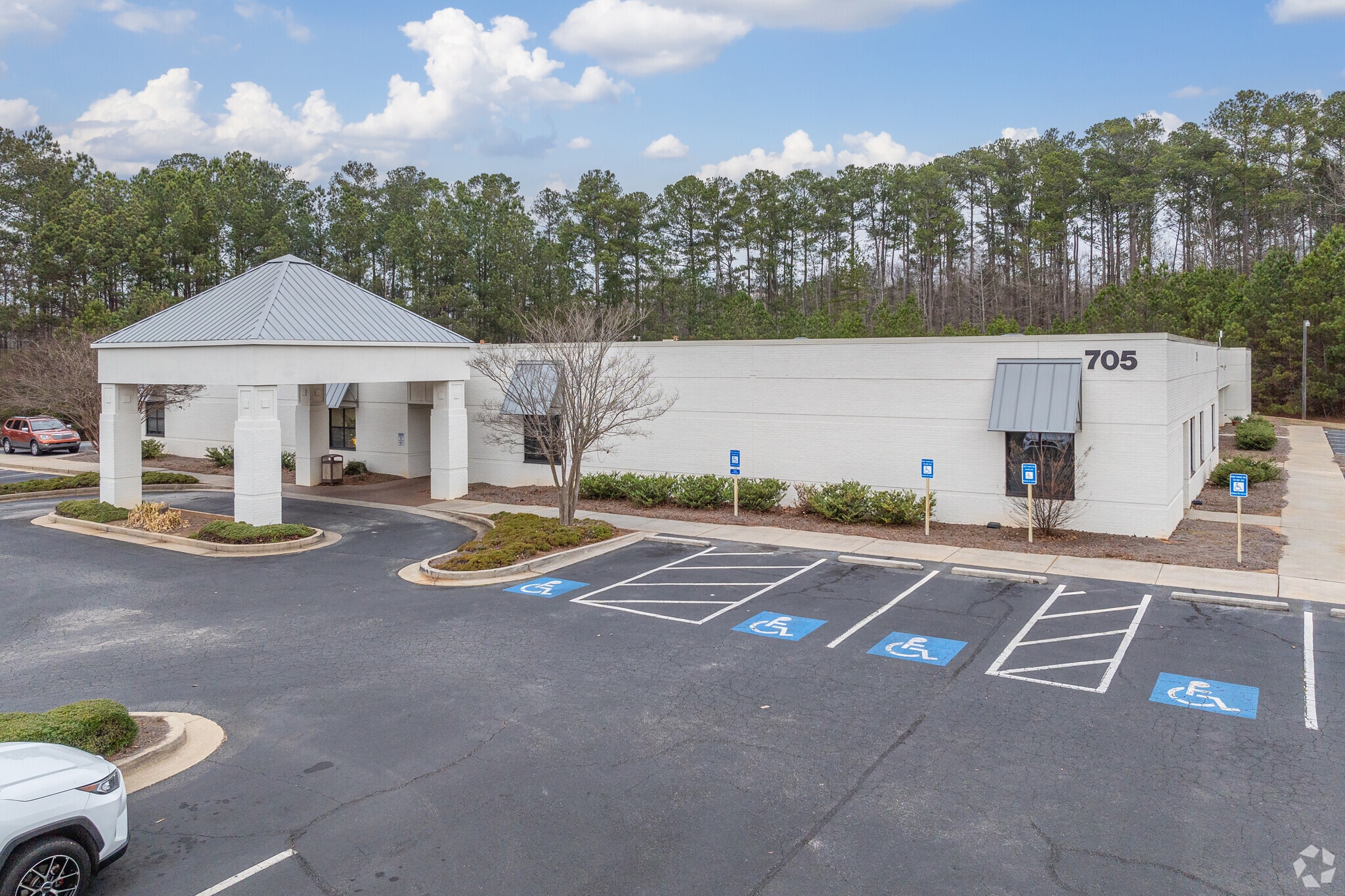 705 Breedlove Dr, Monroe, GA for lease Primary Photo- Image 1 of 44