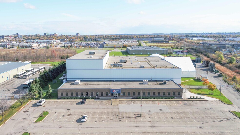 2032 First St Louth, St Catharines, ON à vendre - Photo du bâtiment - Image 3 de 8