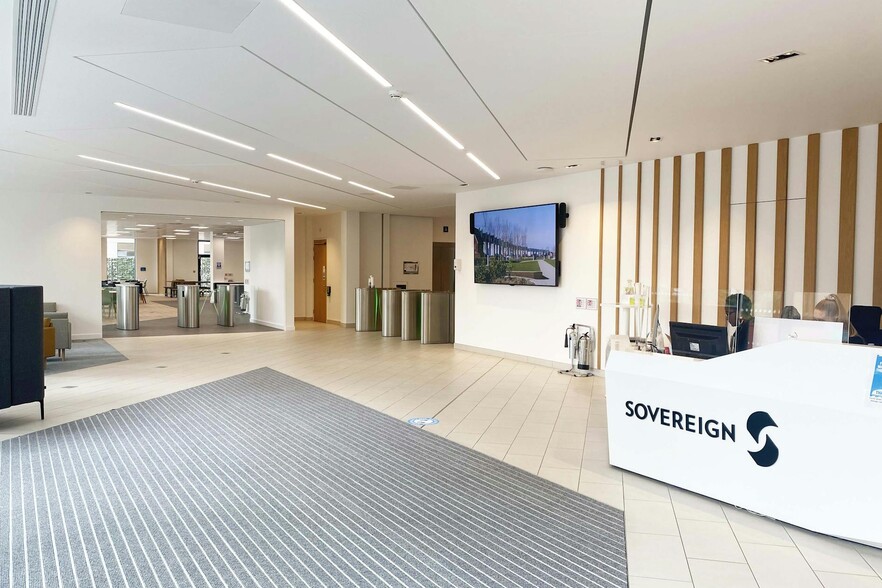 Basing Vw, Basingstoke for lease - Lobby - Image 2 of 7