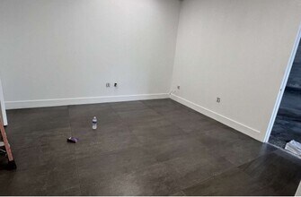 5065 NW 74th Ave, Miami, FL à louer Photo intérieure- Image 2 de 7