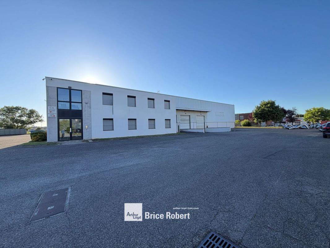 17 Rue Des Frères Lumière, Chassieu à vendre Photo du bâtiment- Image 1 de 7