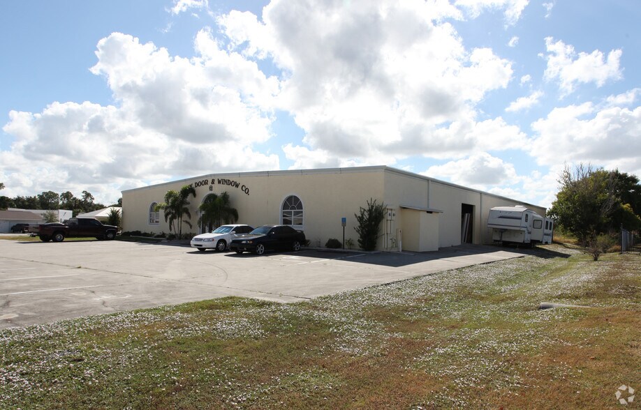 23245 Harbor View Rd, Port Charlotte, FL à louer - Photo du bâtiment - Image 2 de 9