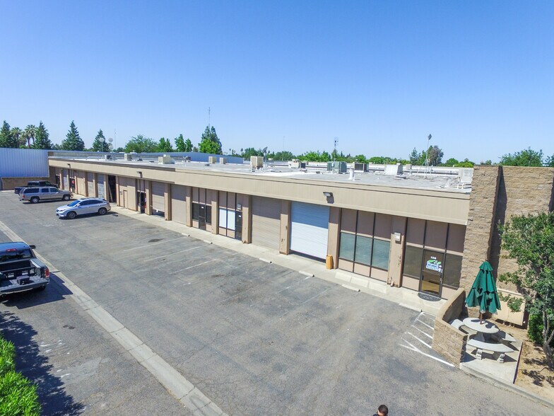 5494 E Lamona Ave, Fresno, CA à louer - Photo du bâtiment - Image 2 de 3