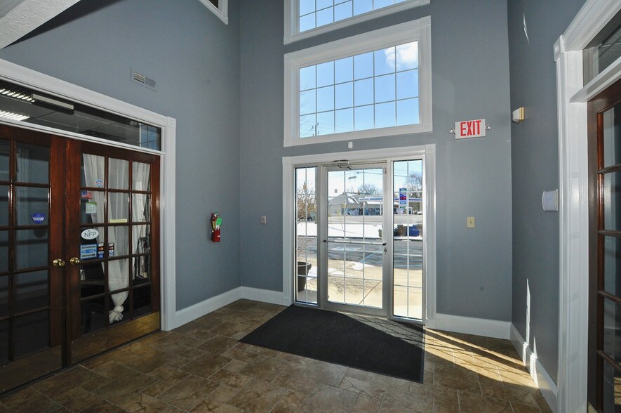 3125 Dandy Trl, Indianapolis, IN à louer - Photo du bâtiment - Image 3 de 6