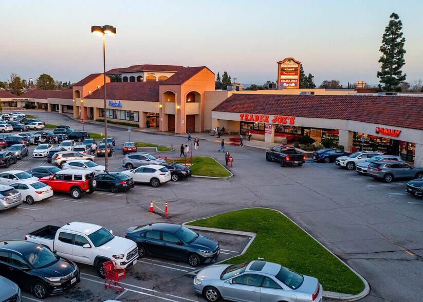 500-660 W Huntington Dr, Monrovia, CA à louer - Photo du bâtiment - Image 1 de 9