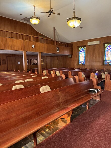 Specialty Use Religious Campus Passaic portfolio of 3 properties for sale on LoopNet.ca - Interior Photo - Image 3 of 10