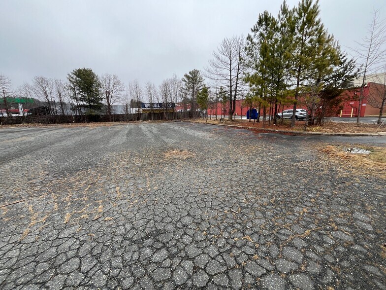 4904 Southpoint Pky, Fredericksburg, VA à louer - Photo du bâtiment - Image 3 de 12
