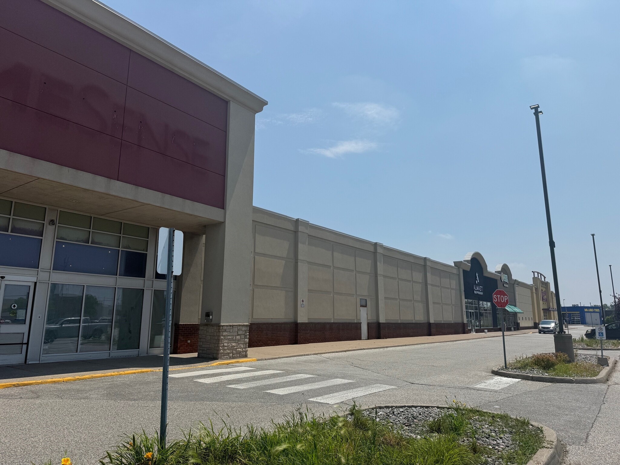 4224-4330 Walker Rd, Windsor, ON for lease Primary Photo- Image 1 of 5