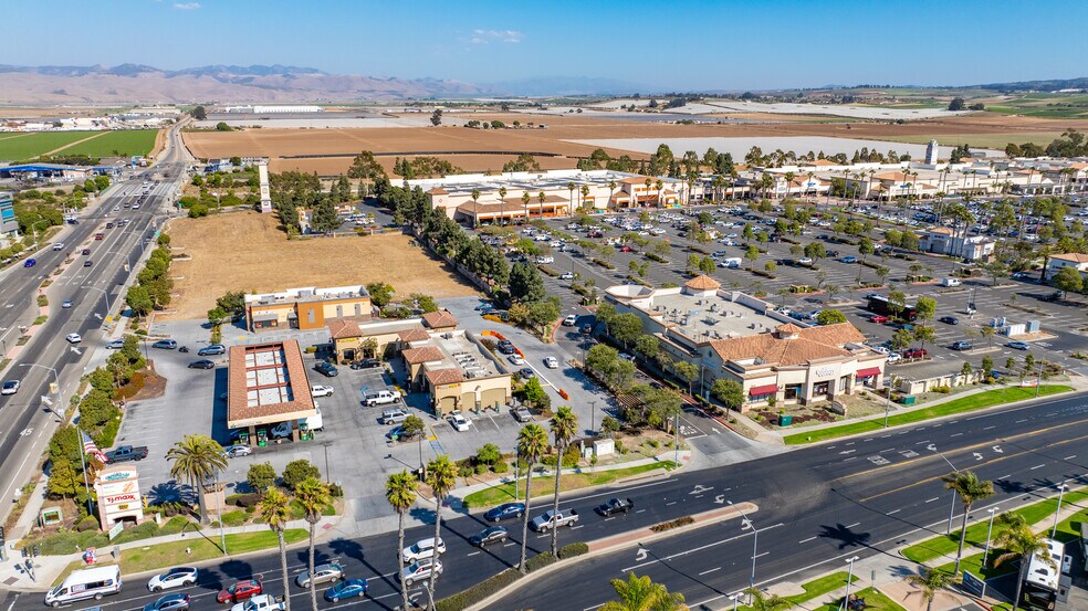 1090 Betteravia Rd, Santa Maria, CA à louer - Photo du bâtiment - Image 3 de 7