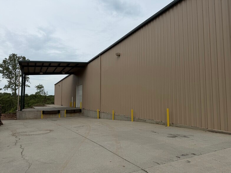 325 Poplar St, Buford, GA à louer - Photo du bâtiment - Image 3 de 5