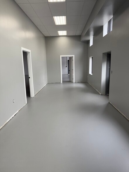 1510 E Truman Rd, Kansas City, MO for lease - Interior Photo - Image 3 of 8