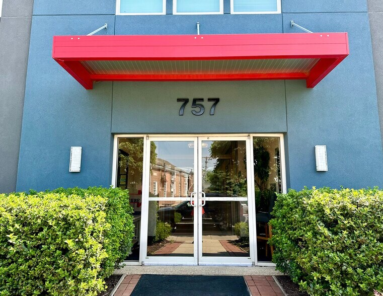 757 Frederick Rd, Catonsville, MD à louer - Photo du bâtiment - Image 3 de 12