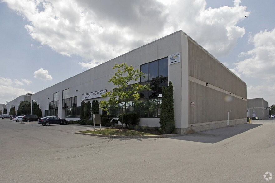 4060A Sladeview Cres, Mississauga, ON à louer - Photo du bâtiment - Image 3 de 4