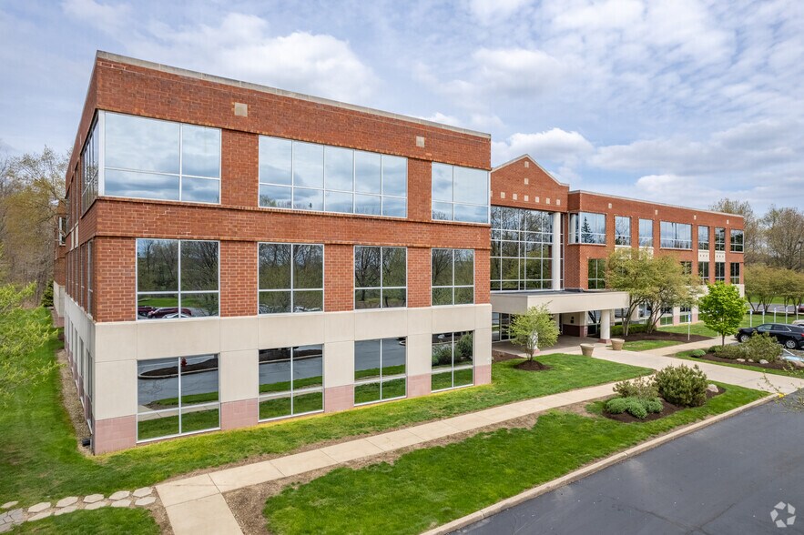 3875 Embassy Pky, Akron, OH à louer - Photo principale - Image 1 de 5
