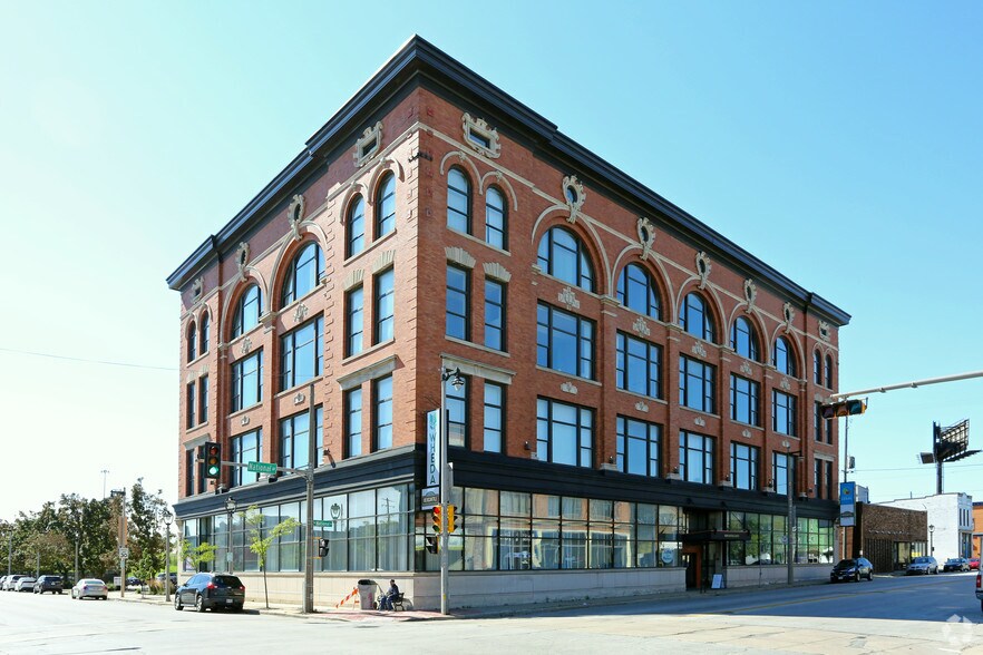 611 W National Ave, Milwaukee, WI à louer - Photo du bâtiment - Image 2 de 12