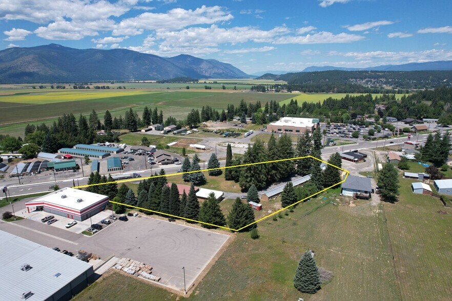 6409 S Main St, Bonners Ferry, ID à vendre - Photo du bâtiment - Image 2 de 14