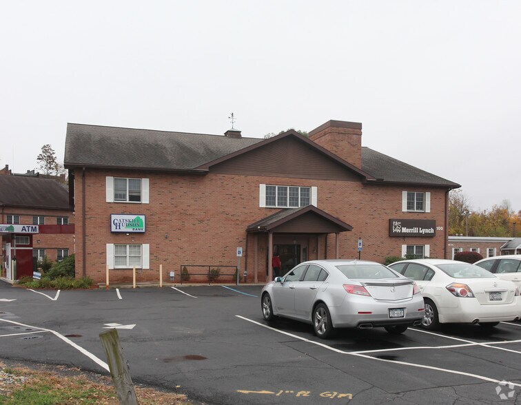 100 Stockade Dr, Kingston, NY à louer - Photo du bâtiment - Image 2 de 2