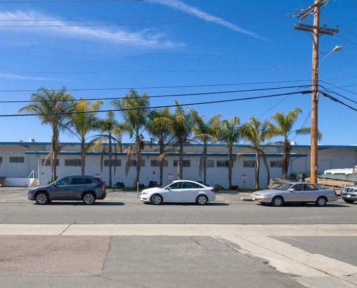 395 Via Del Monte, Oceanside, CA for sale - Building Photo - Image 2 of 7