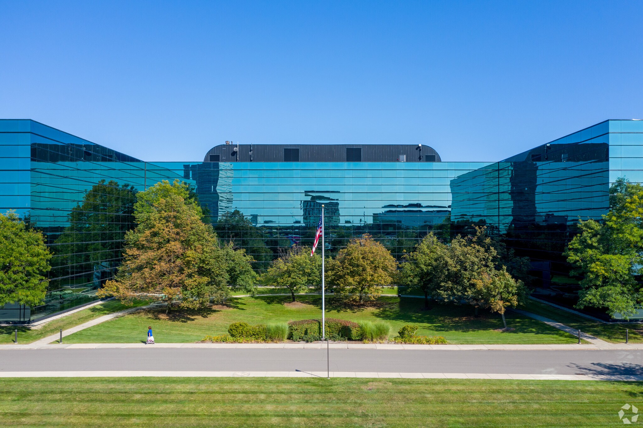 320 E Big Beaver Rd, Troy, MI à louer Photo principale- Image 1 de 10