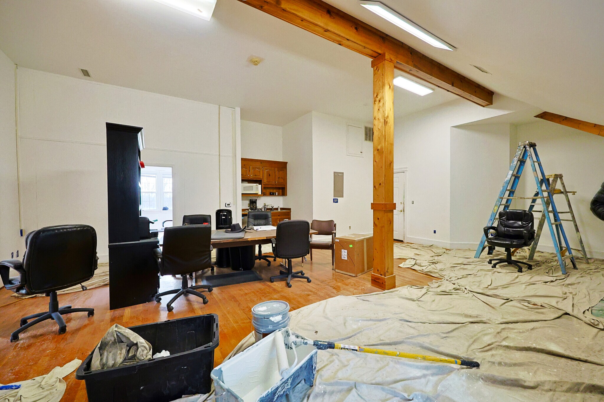 660 Hunters Pl, Charlottesville, VA for lease Interior Photo- Image 1 of 6