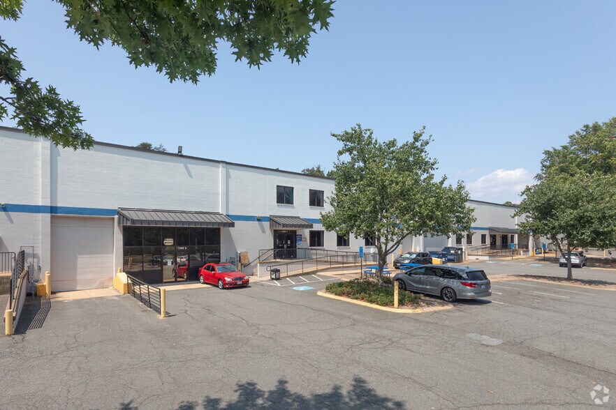 7200 Fullerton Rd, Springfield, VA à louer - Photo du bâtiment - Image 3 de 5