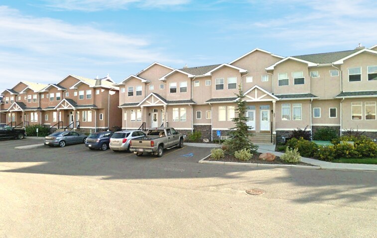 411 Strathcona Way, Strathmore, AB for sale Primary Photo- Image 1 of 1