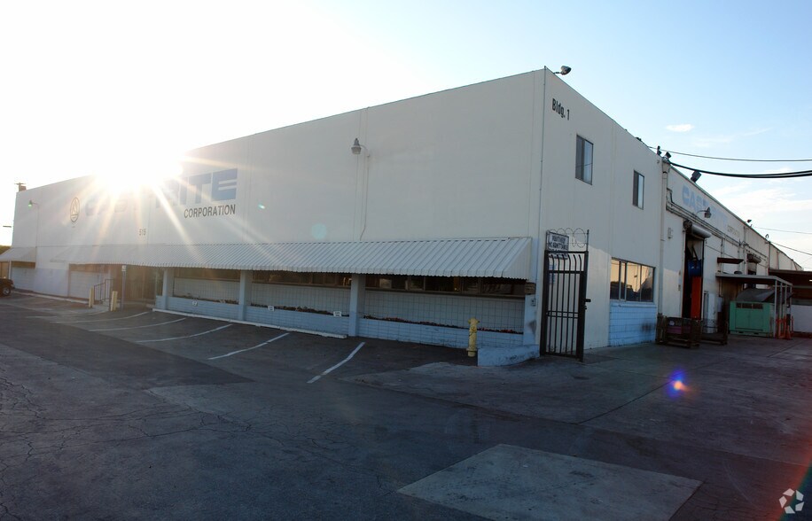 15899 S San Pedro St, Gardena, CA à louer - Photo du bâtiment - Image 3 de 5