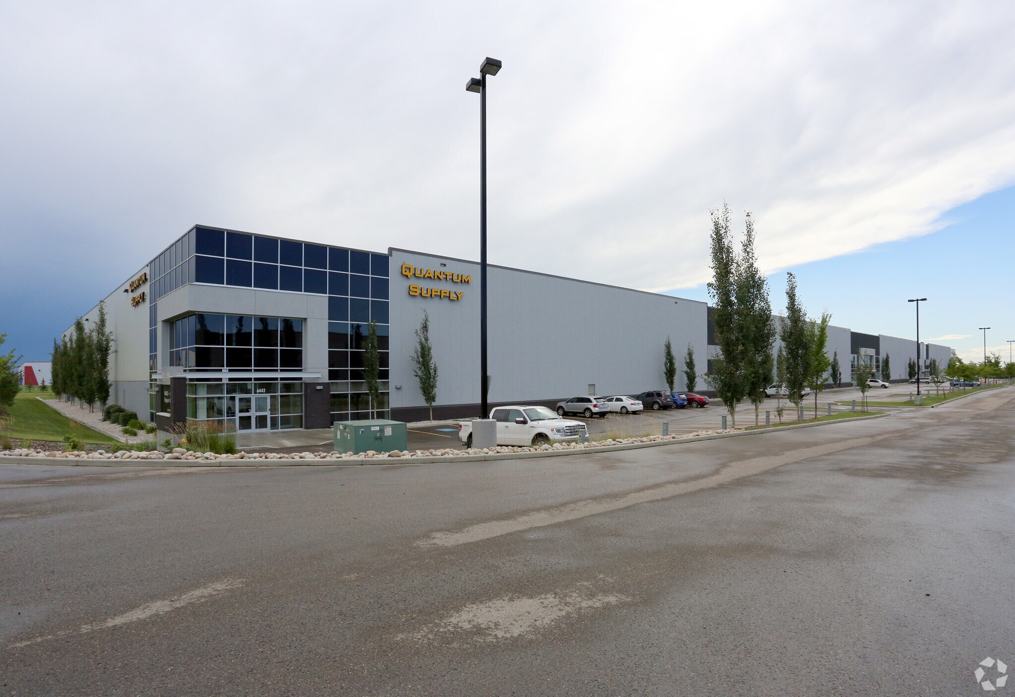 6442-6468 Roper Rd NW, Edmonton, AB for sale Primary Photo- Image 1 of 1