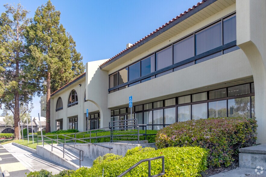 2805 Bowers Ave, Santa Clara, CA à louer - Photo du bâtiment - Image 3 de 14