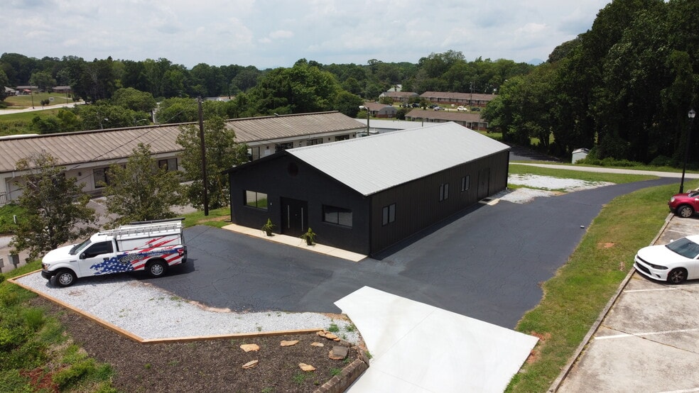 161 Hodges St, Cornelia, GA for sale - Building Photo - Image 2 of 13