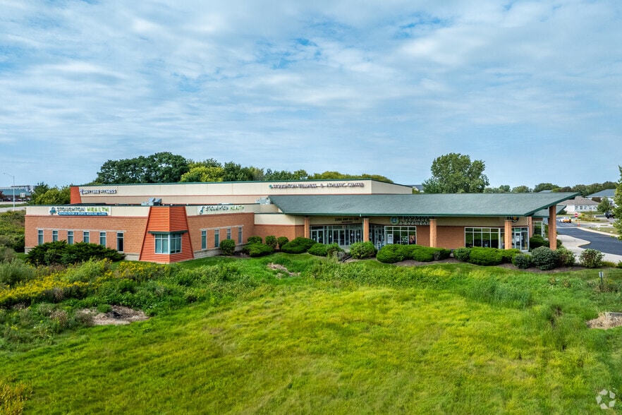 2300 Highway 51, Stoughton, WI for lease - Primary Photo - Image 1 of 4